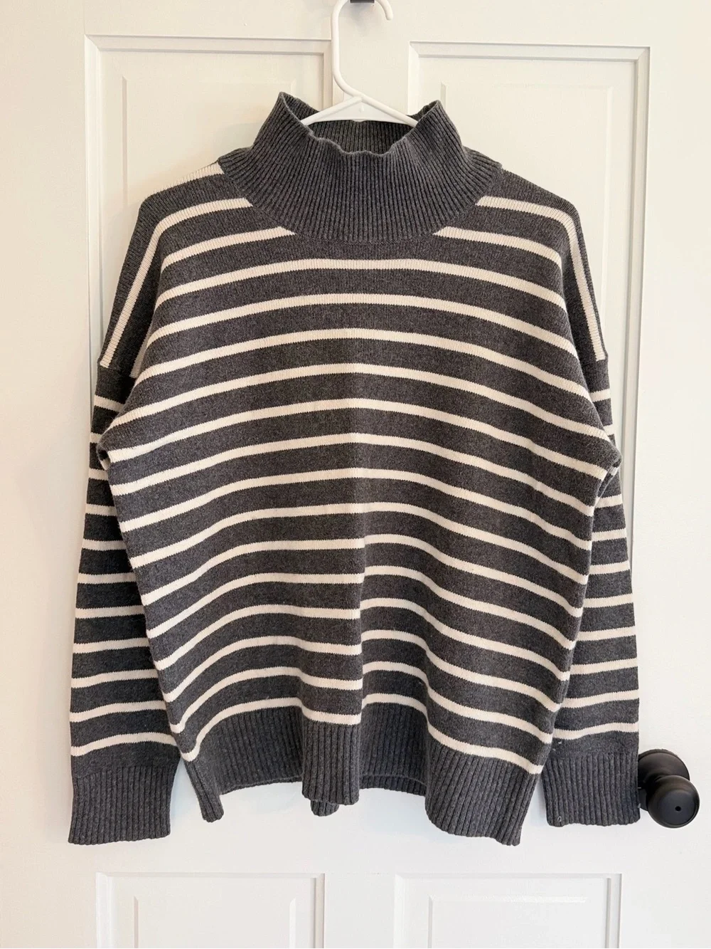 Banana Republic Gray Striped Mock Neck Sweater Medium Soft Knit Fall